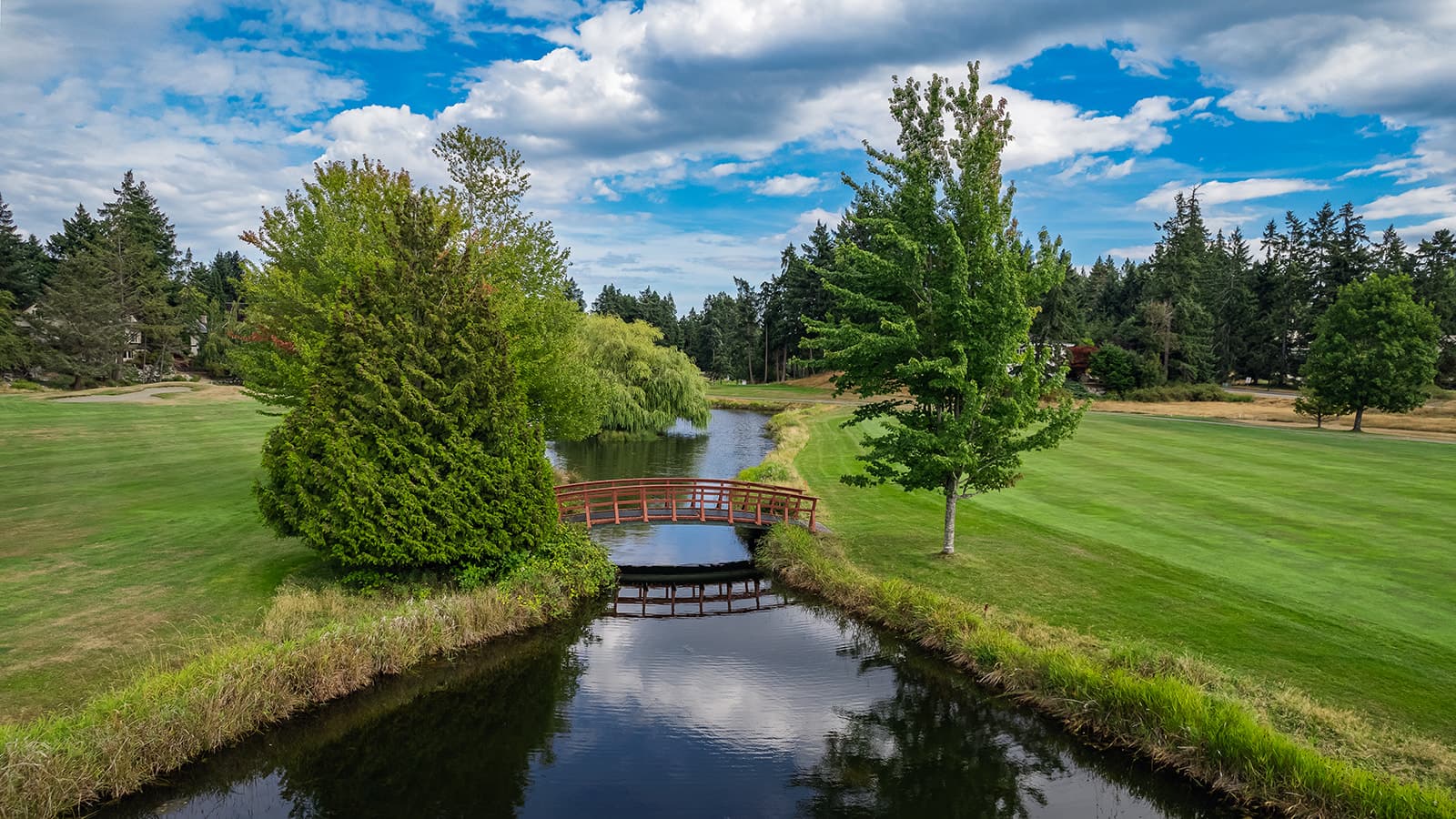 Fairwinds Golf Club fairway and clubhouse